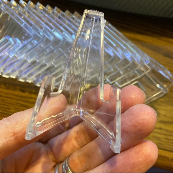 New in box package of 12 clear acrylic easel stands 2.64 inch height from Hipiwe - Picture 7 of 13
